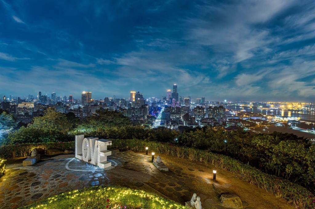 壽山情人LOVE觀景台可以一覽城市美景。（圖片提供：中時新聞網）