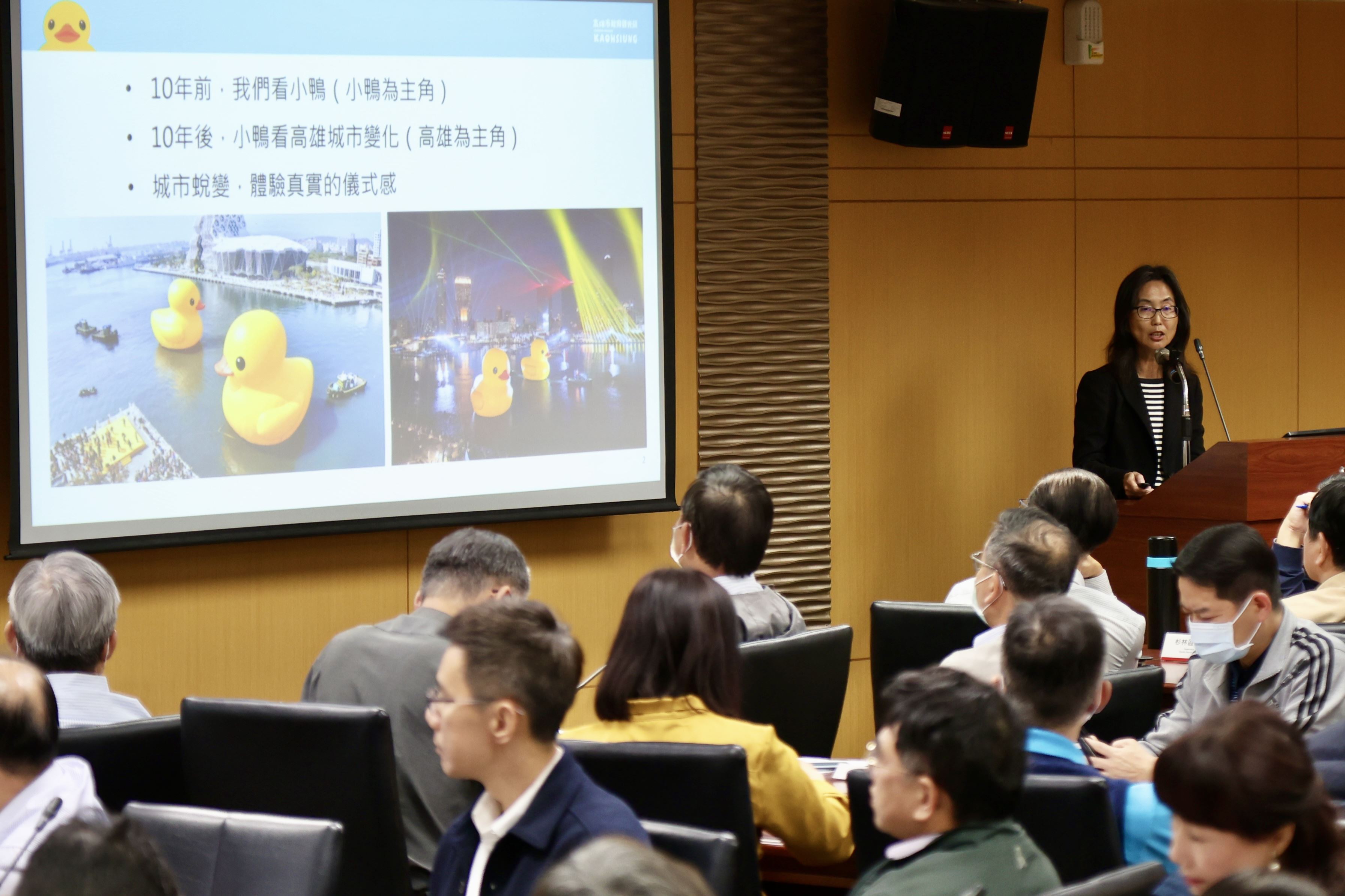 觀光局於市政會議中報告「2024 Kaohsiung Wonderland冬日遊樂園」活動成果效益。（圖片提供：高雄市政府）
