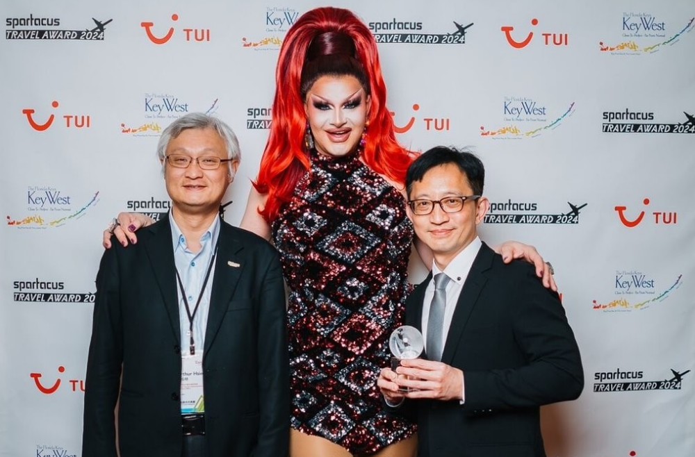 Director Hsieh Chang-ming, German drag queen Nikita, and Division Head Huang I-cheng. (CNA photo)