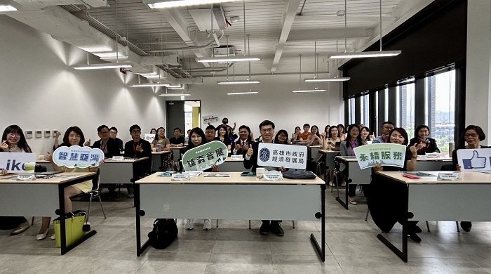 「雄夯會展」促商機落地高雄，當天吸引近30家業者共同參與，現場氣氛熱絡。 高雄市經發局/提供