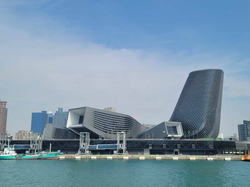 充滿想像空間！ 高雄港旅運中心「超未來感」角度曝光