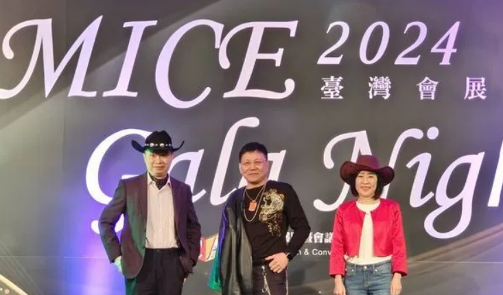 台灣會展業三大推手，貿易署署長江文若(右)與外貿協會董事長黃志芳(左)做美國西部牛仔打扮，會展公會理事長邱揮立(中)裝扮成台客。（圖片提供：ETtoday新聞）