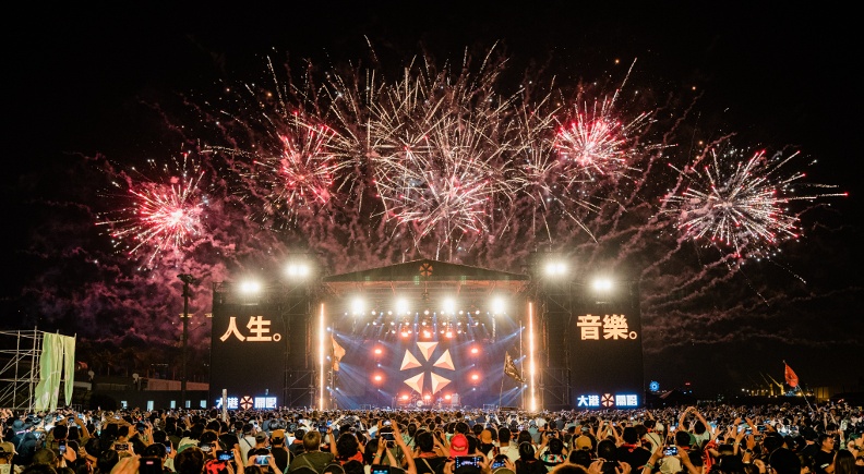今年春季起，高雄櫻花季、五月天、大港開唱等大型演唱會，預計吸引逾30萬人次參加。圖為大港開唱。（圖片提供：遠見雜誌）