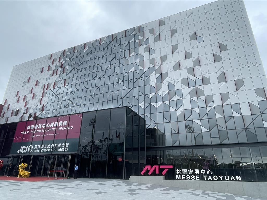 斥資逾46億元興建的桃園會展中心29日開幕啟用，是台灣規模最大的國際會議場地，具備多種場型配置，最多可容納8800人。（圖片提供：呂筱蟬）
