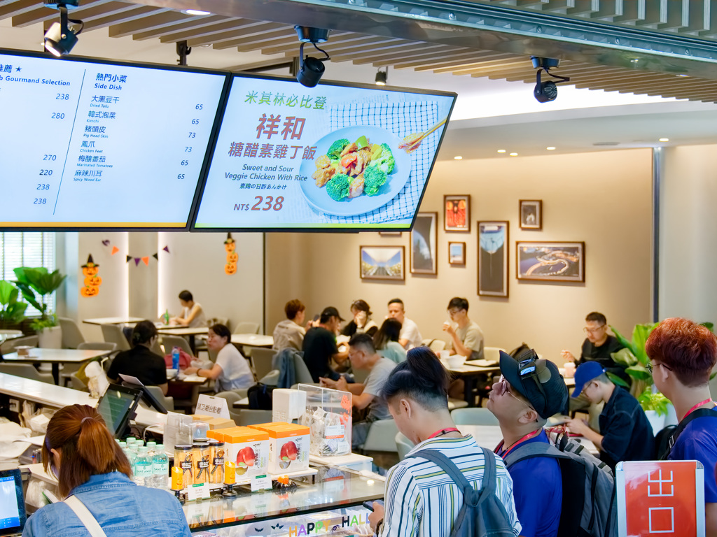 昇恆昌免稅商店旗下的餐廳hómee KITCHEN觀察現代吃素趨勢，陸續引進米其林指南必比登推介的素食餐廳祥和蔬食、獲米其林綠星的陽明春天（士林）。（圖片提供：昇恆昌免稅商店）