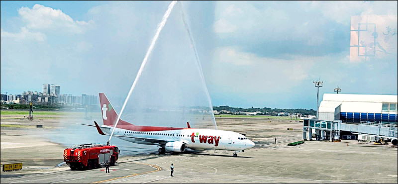 高雄今年將新增7條國際航線，圖為去年6月韓國德威航空開闢「高雄—首爾金浦」航線。（圖片提供：自由時報）