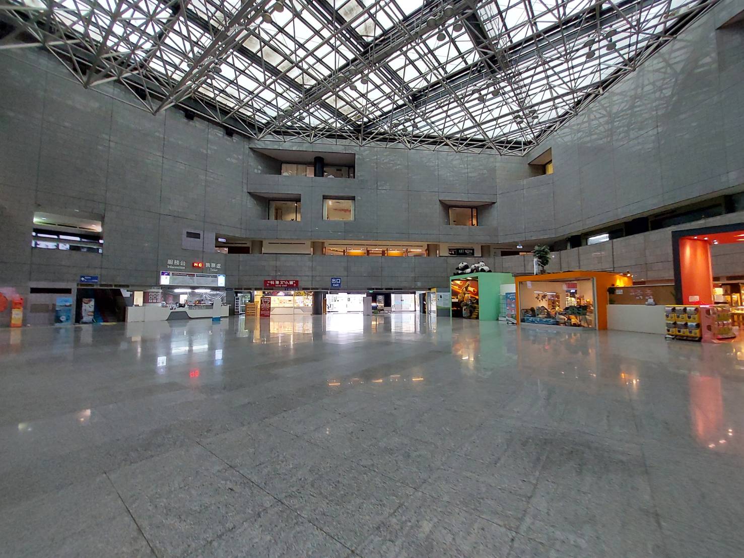 國立科學工藝博物館北館三角大廳。（圖片提供：國立科學工藝博物館）